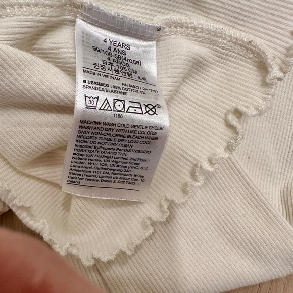 Baby Gap long sleeve ribbed shirts, set of 2 - Picture 4 of 6